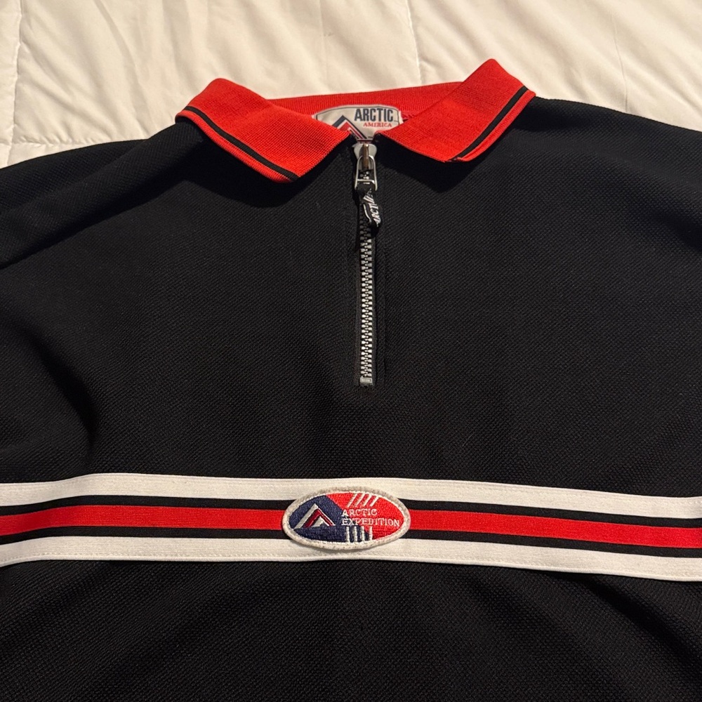 Vintage arctic Men's Black and Red Zip-Up Sweater